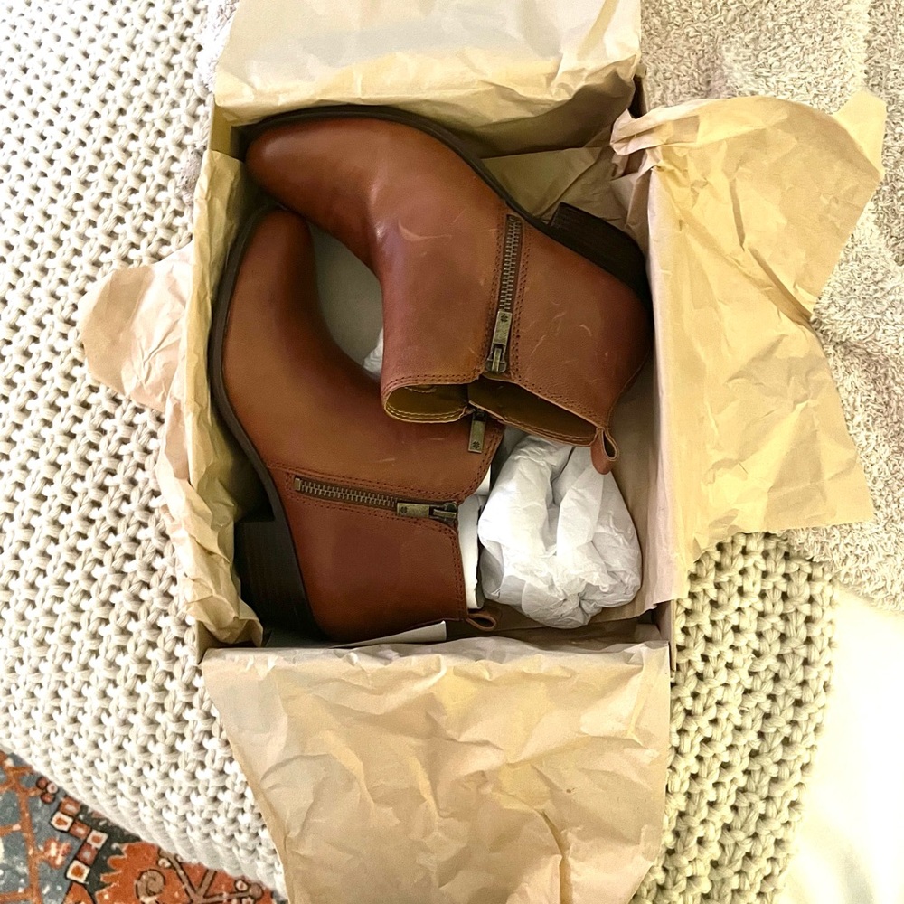 NWT Lucky Brand Basel Leather Booties